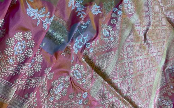 How Valuable Are the Traditional Techniques Used by Banarasi Bandhej Saree Manufacturers?