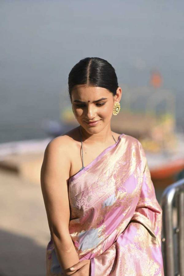 Baby Pink Rungkaat Pure Katan Kadhiyal Banaras Handloom Saree in Varanasi