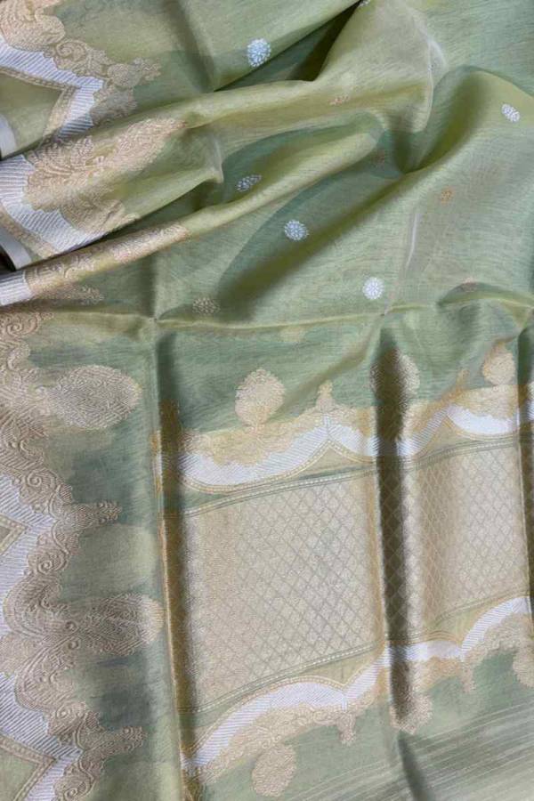 Exclusive Pure Kaduwa Boota Katan Tissue With Scallop Border Handloom Saree in Varanasi