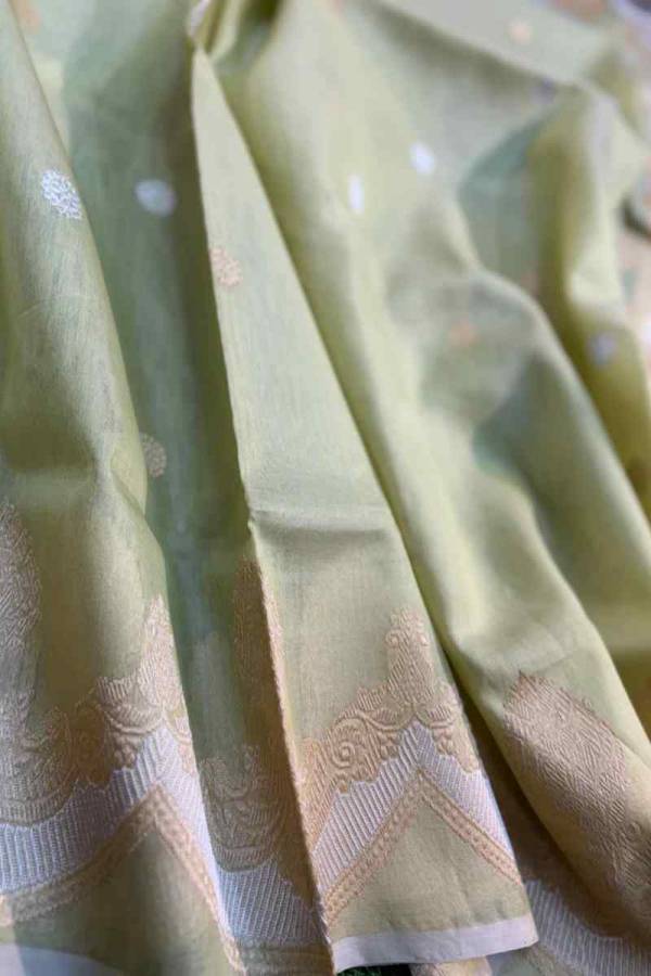 Exclusive Pure Kaduwa Boota Katan Tissue With Scallop Border Handloom Saree in Varanasi