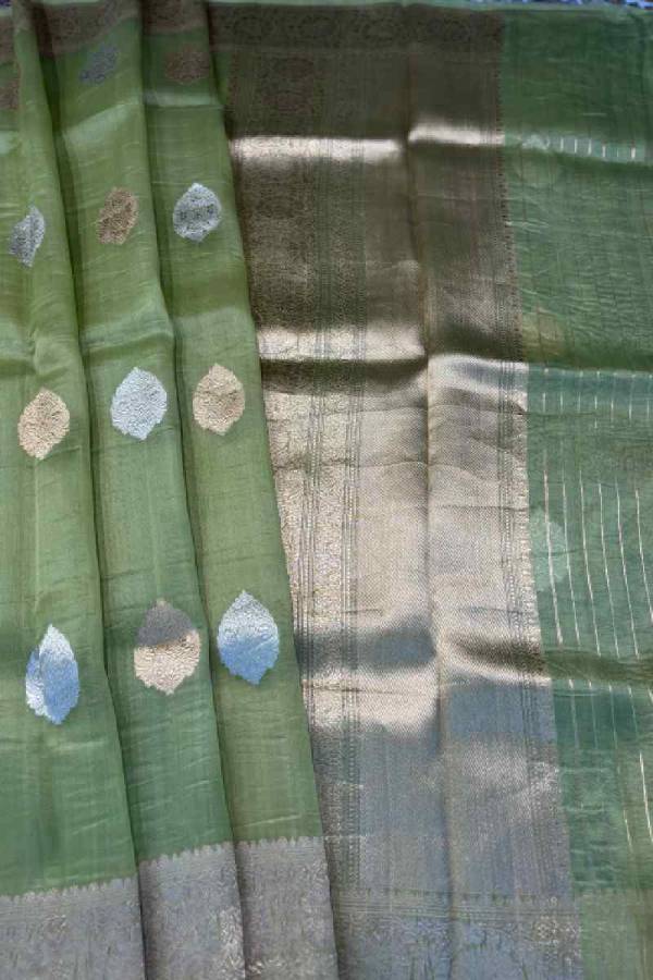 Light Green Pure Kora Katan Kadhiyal Banaras Handloom Saree in Varanasi