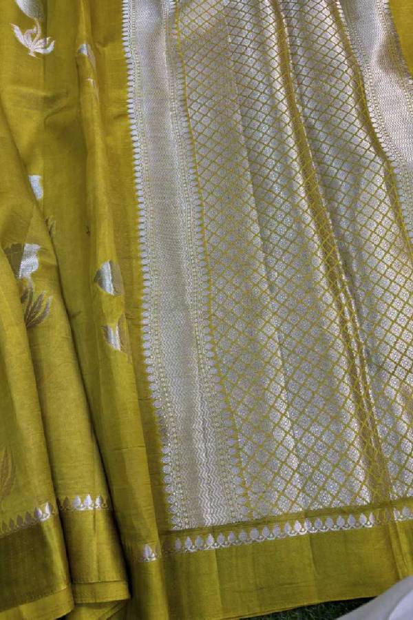 Mustard Yellow Raw Mango Banarasi Handloom Saree in Varanasi