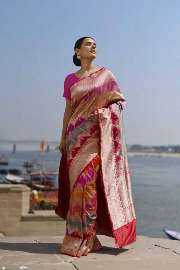 Pink Rungkaat Pure Katan Kadhiyal Banaras Handloom Saree in Varanasi