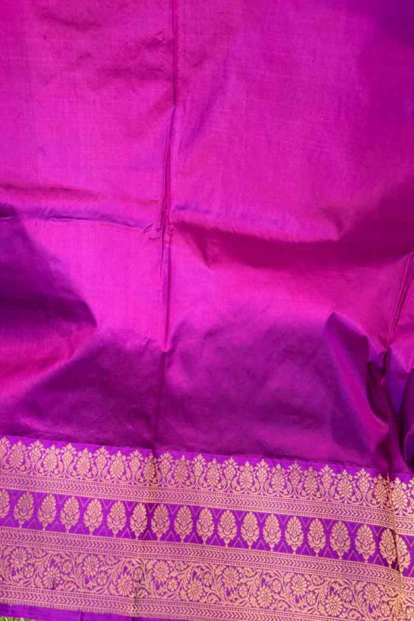 Red Pure Katan Kadhiyal Boota Banarasi Handlooom Saree in Varanasi