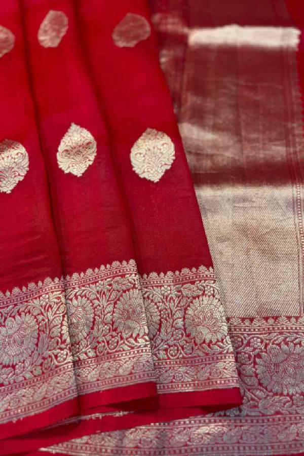 Red Pure Kora Kadhiyal Banaras Handloom Saree in Varanasi