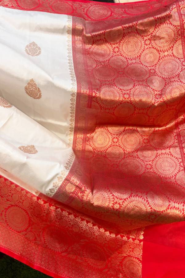 White Red Pure Katan Kadhiyal Boota Banarasi handloom Saree in Varanasi